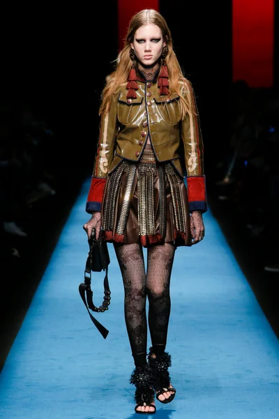 Look 17